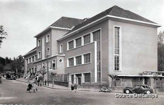 69 Charbonnieres Les Bains Groupe Scolaire.jpg